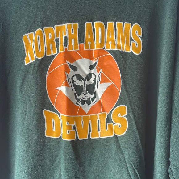 North Adams Devils Green Long Sleeve Shirt fruit of the loom 2xl - Picture 2 of 7